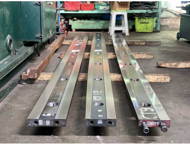 รับทำและรับซ่อมมีดพับเหล็ก PUNCH ร่องพับ V-Die ทูลต่างๆของเครื่อง PRESS BRAKE และรับเจียระไนคมใบมีดตัดเหล็กของเครื่อง SHEARING รองรับใบมีดยาว 4.5เมตร