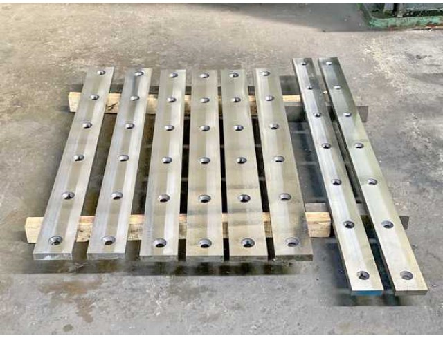 รับทำและซ่อม Tool เครื่องพับโลหะ PUNCH ร่องพับ V-Die ทูกรูปแบบต่างๆของเครื่อง PRESS BRAKE และรับเจียระไนคมใบมีดตัดโลหะของเครื่อง SHEARING รองรับใบมีดยาวทุกขนาด