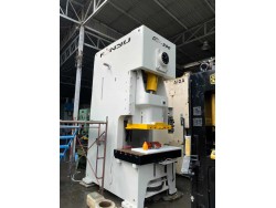 เครื่องปั๊ม 200 ตัน Fonyu / Used press machine 200 Ton single crank Taiwan