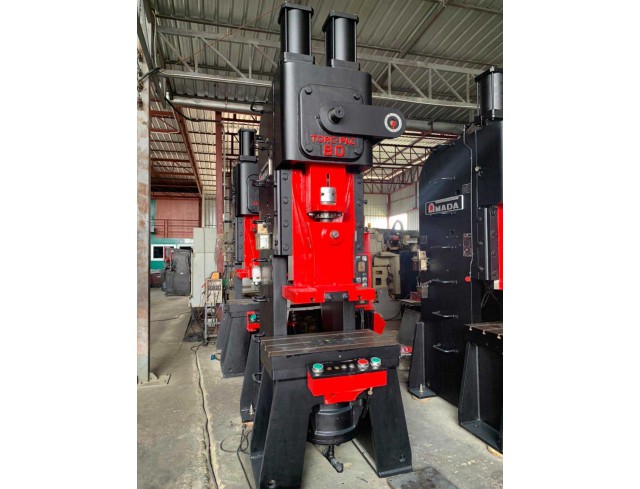 เครื่องปั้ม AMADA 80 ton