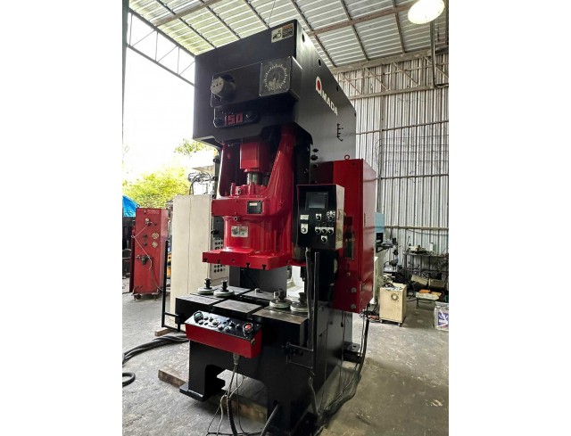 เครื่องปั้ม AMADA 150 ton